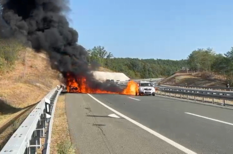 Gori BMW na auto-putu Miloš Veliki