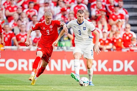 Srbija rutinski poražena od Danske: Poulsenov gol iz snova