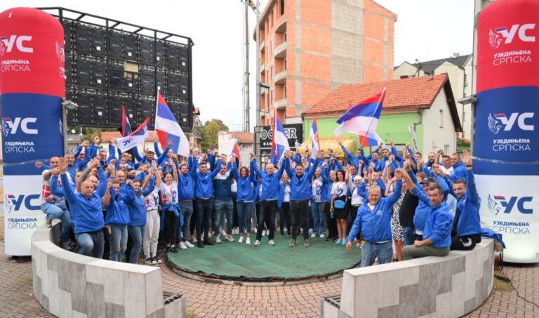 Simboličnim okupljanjem na Trgu Đenerala Draže Mihajlovića, Ujedinjena Srpska Bijeljina je zvanično otvorila kampanju