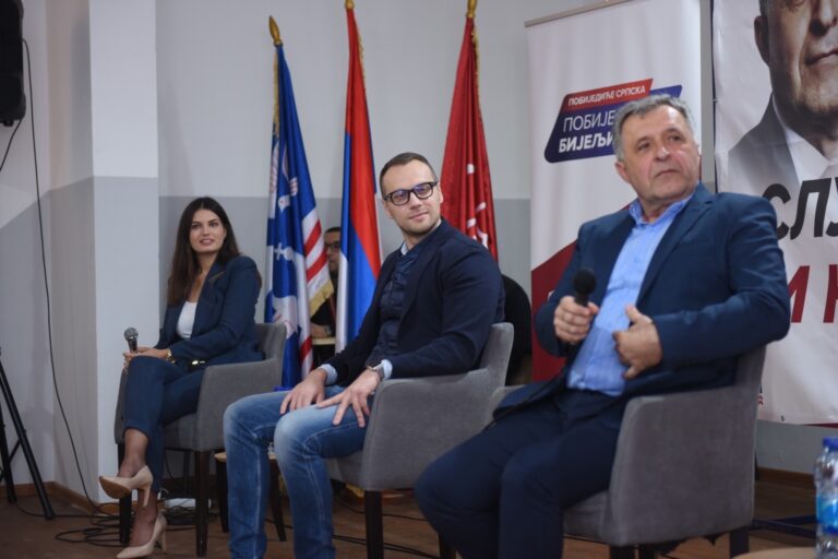 SNSD organizovao panel diskusiju u Vršanima – Dr Lazić: „Mladi su pokretači razvoja Semberije, moraju imati podršku!“