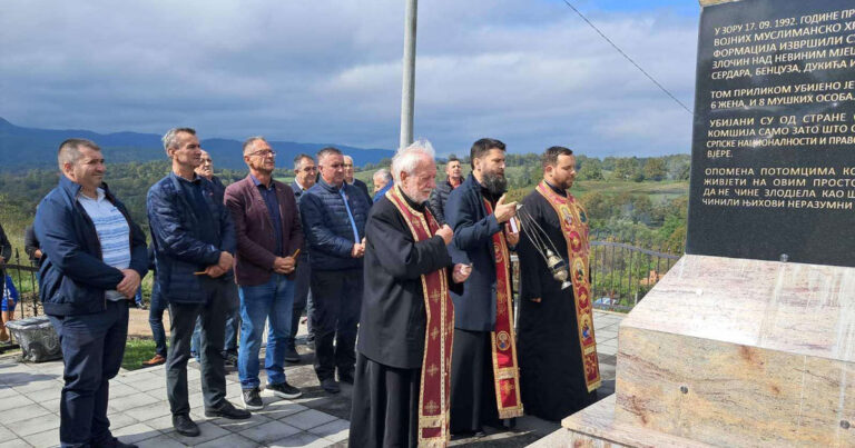 Služen parastos za 16 ubijenih srba u Serdarima kod Kotor Varoša