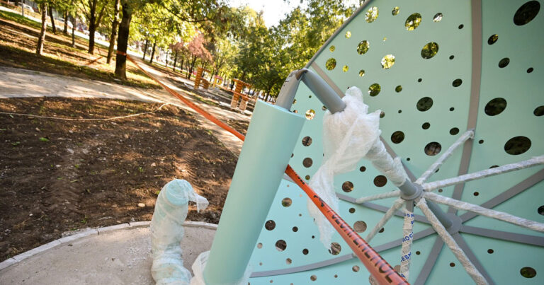 Vandali ponovo oštetili Ćirilični park u Banjaluci