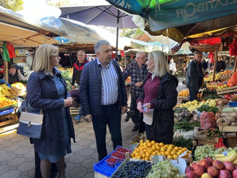 Dr Lazić i kandidati SNSD-a sa građanima Bijeljine: „Slušam narod i nikog više“