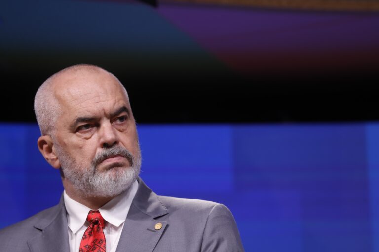 Edi Rama mora na operaciju hernije