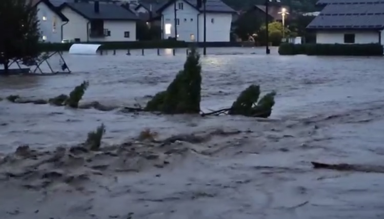 Jezive scene: Kiseljak potpuno pod vodom