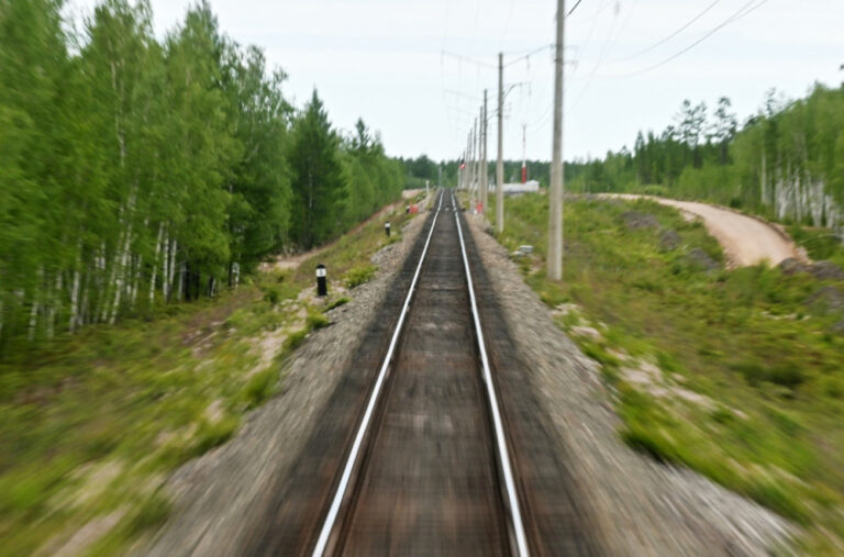 Voz udario kamion kod Vrnjačke banje: Obustavljen saobraćaj FOTO