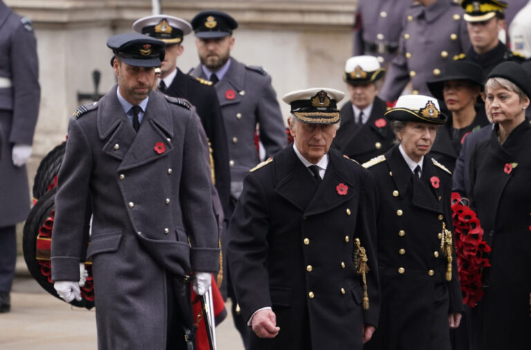 Kralj Čarls predvodio ceremoniju u znak sećanja na poginule u svim ratnim sukobima