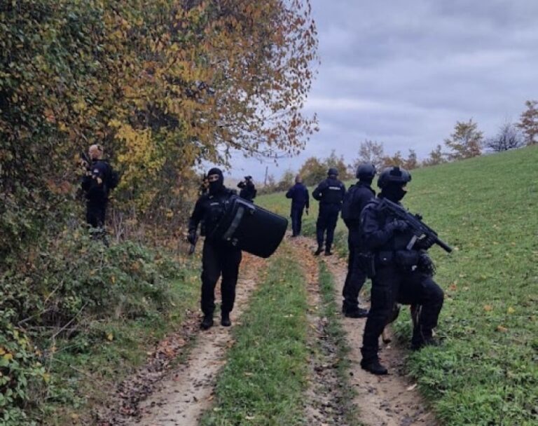 Opsadno stanje: Specijalne antiterorističke jedinice Srbije tragaju za Alijom Balijagićem; škola sutra online FOTO