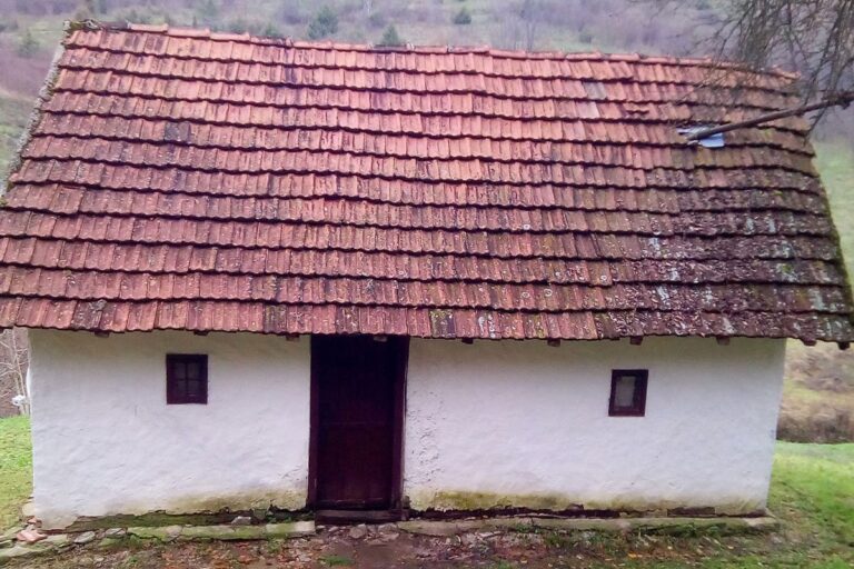 Banjalučanin ostao sam i bolestan u kući koja prijeti da mu se sruši na glavu