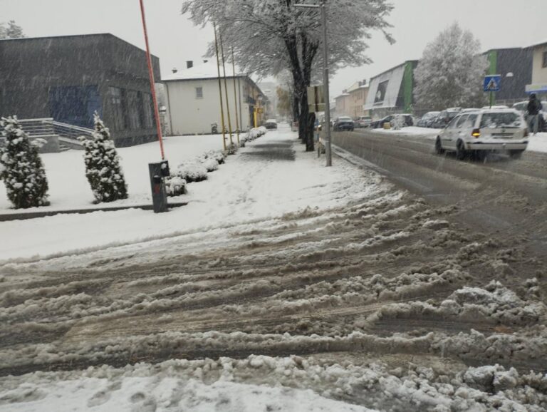 Upozorenje na obilne snježne padavine i jak olujni vjetar