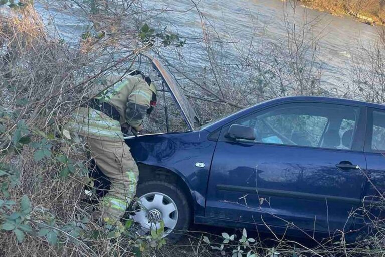 Na metar od Sane: Sletjela sa autom tik uz rijeku