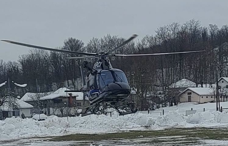 MUP Srpske i Helikopterski servis u akciji dostavljanja hrane i lijekova: Uspješno evakuisano djete na Manjači!