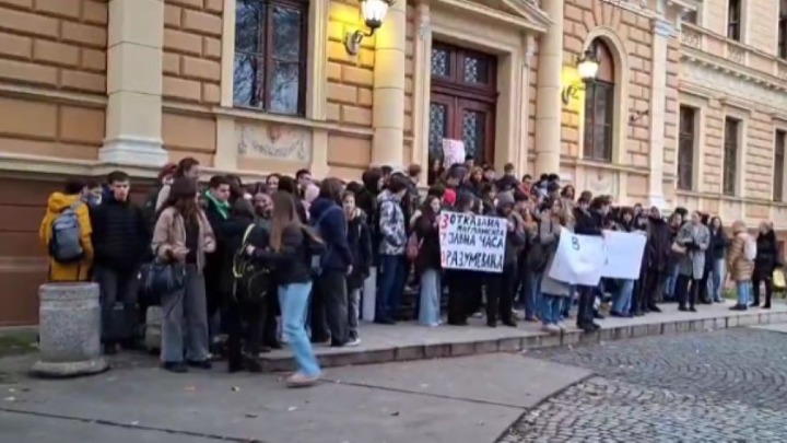 Kraj blokade Jovine gimnazije u Novom Sadu: Ispunjeni svi zahtjevi roditelja i učenika, traži se ostavka direktora