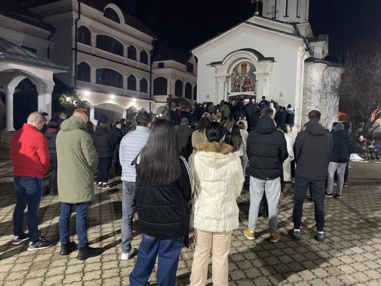 Božićna bogosluženja širom Semberije počela u manastirskoj crkvi Svetog Vasilija Ostroškog u Bijeljini