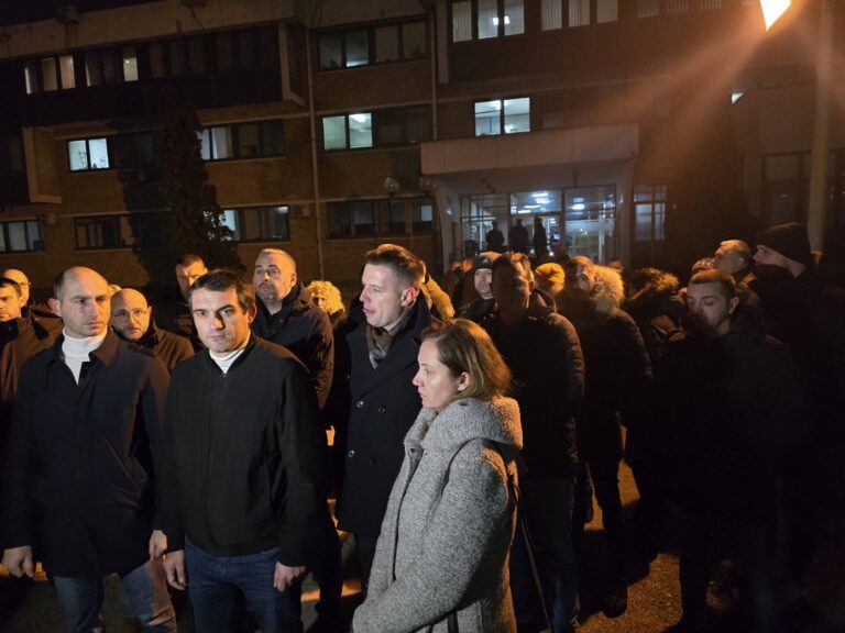 Protest građana ispred PU Bijeljina: Supruga gradonačeknika; „Nije ovo dno dna, ovo je sušto zlo“