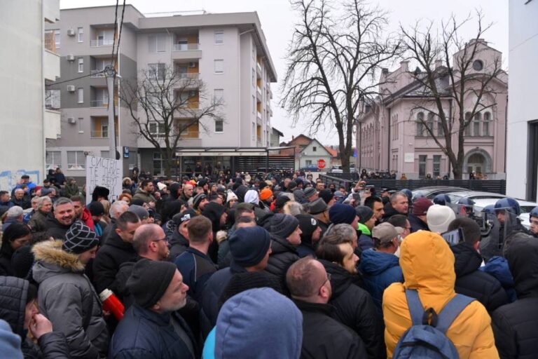 „Narod je žedan pravde“: Bunt radnika i gladnih ljudi je pitanje dana?