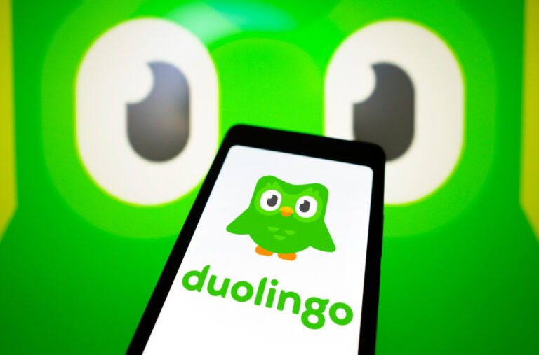 „Duolingo sova je poginula, udario ju je Tesla Cybertruck“