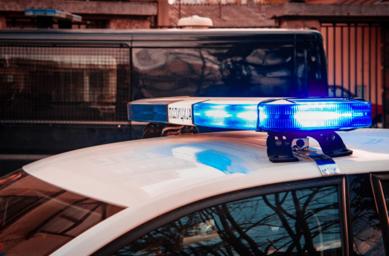 Užas u Boljevcu: Muškarac sjekirom prijetio ženi i policajcima