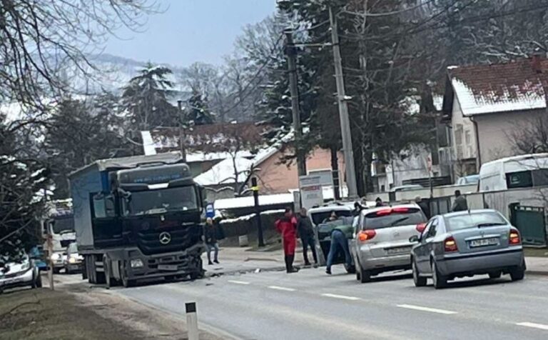 Teška saobraćajna nesreća u Doboju: Poginula žena iz Zenice