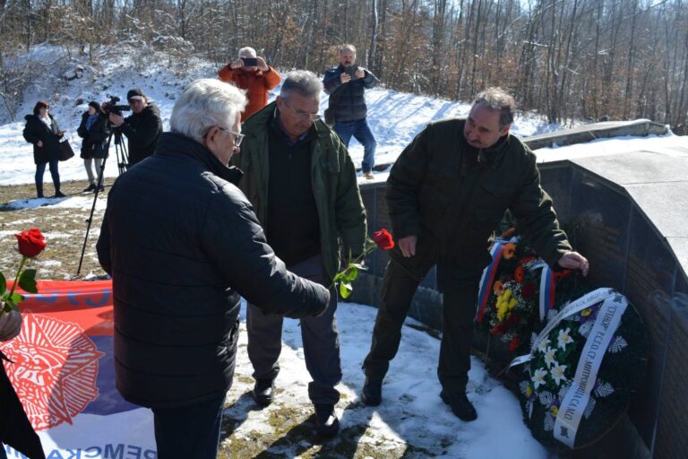 Na mjestu stradanja Majevičkog partizanskog štaba u Vukosavcima položeni vijenci