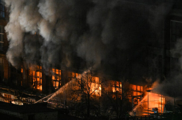 Veliki požar na Novom Beogradu: Vatra u krugu fabrike IMT