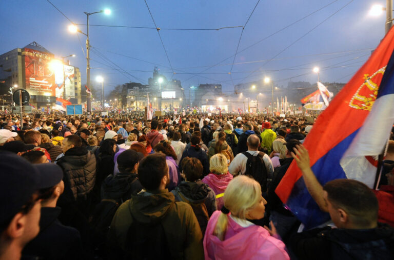 „Ako je upotrebljen zvučni top, ja više nisam predsednik“; Vučić: Prekinite da lažete javnost