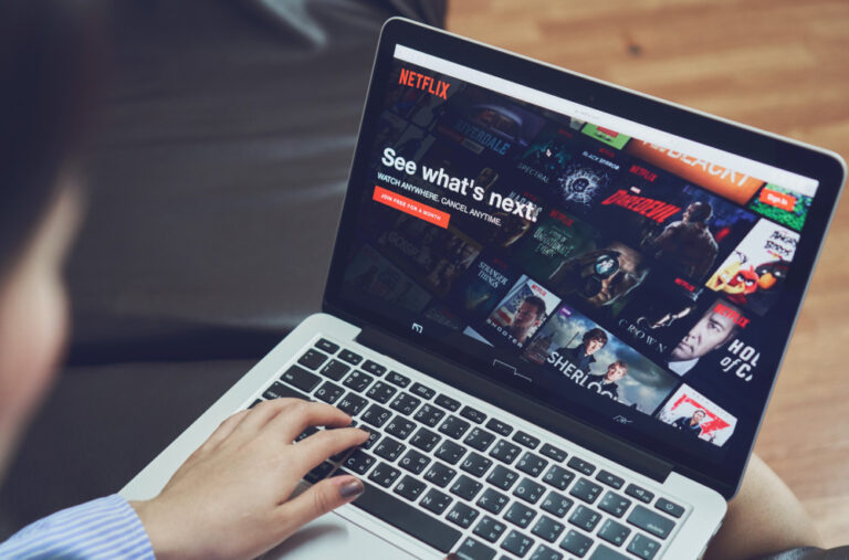 Nova Netflixova serija o kockanju je toliko popularna, gledaoci već traže drugu sezonu