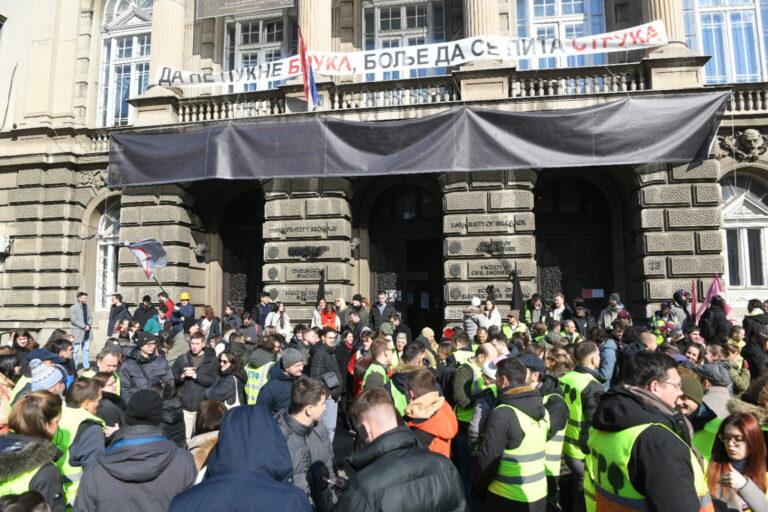 Oglasili se studenti ETF nakon tuče ispred Skupštine grada Beograda: „Svaka sila akcije…“