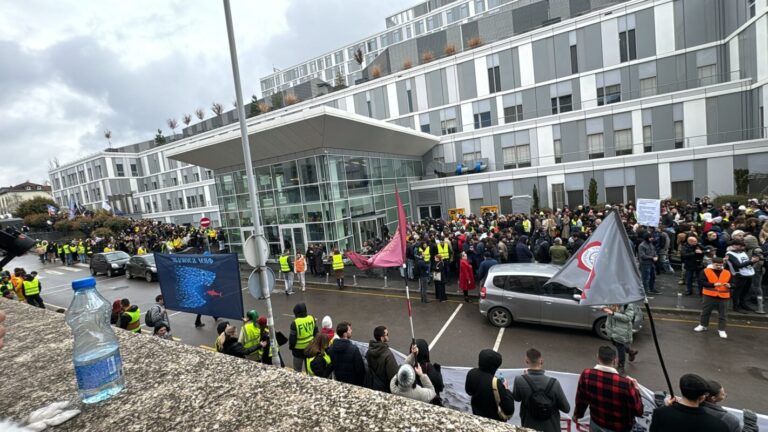 Studenti u blokadi Medicinskog fakulteta: U sramotnom saopštenju UKCS iznet niz malicioznih i neistinitih tvrdnjii