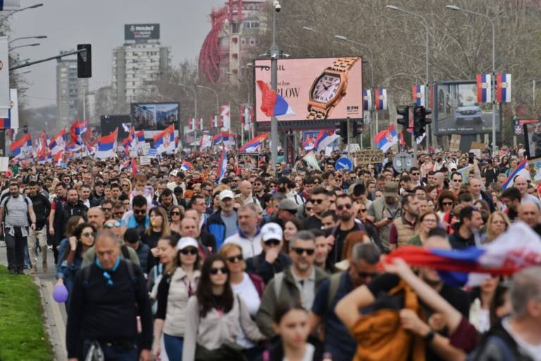 Kao da je kompletna Srbija u Beogradu: Rijeke ljudi se slivaju prema Skupštini FOTO