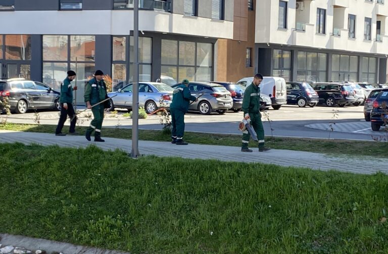 Radnici AD “Komunalac” započeli proljećno sređivanje oko kanala Dašnica FOTO