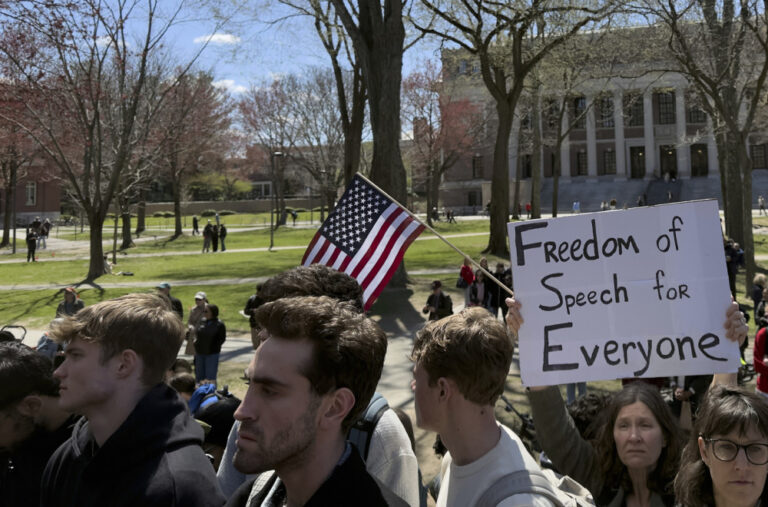 Tramp se obrušio na Harvard, opet
