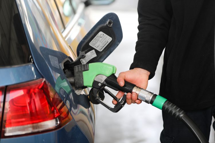 Cijene naftnih derivata u BiH u padu: Gorivo pojeftinilo za 30 feninga