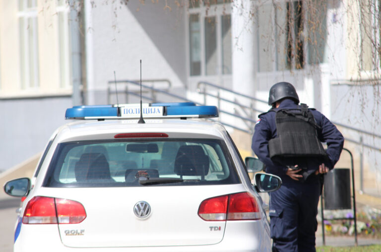 Drama u Prijepolju: Muškarac pucao iz automatske puške, policija traga za njim