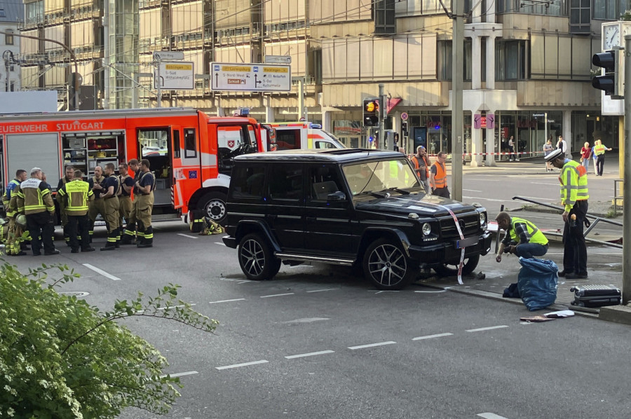Haos u Štutgartu: Automobilom uleteo u grupu ljudi; Ima poginulih FOTO