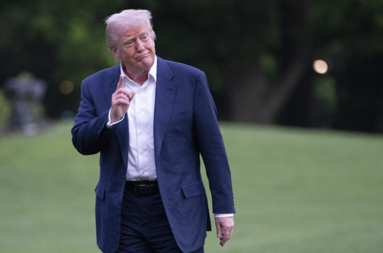 Donald Tramp kao Dart Vejder: Rat zbog „Ratova zvezda“ FOTO