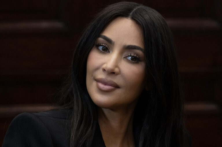 Ljudi „urnisali“ Kim Kardašijan nakon diplomiranja:  „Za šta si se tačno školovala?“