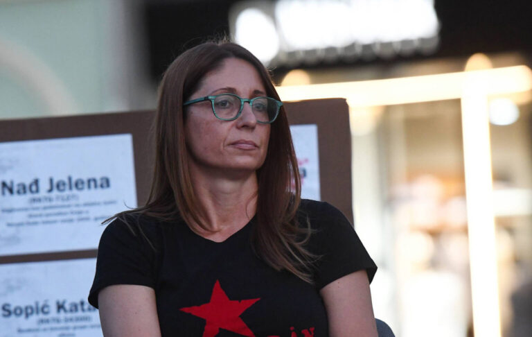 Ukinut pritvor profesorki Mariji Vasić i još dvojici aktivista: Određena im mjera zabrane napuštanja stana uz nanogicu