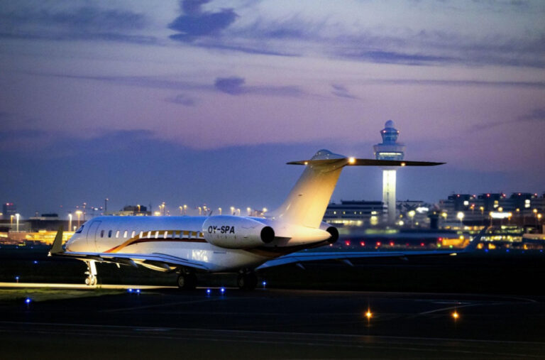 Dojava o bombi na međunarodnom aerodromu; Naređena hitna evakuacija; Putnici zaglavljeni na pisti