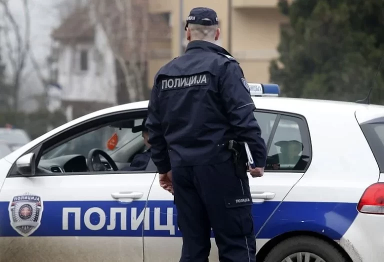 Težak udes kod Kokinog Broda: Strahuje se da ima mrtvih; Dim izbija iz vozila