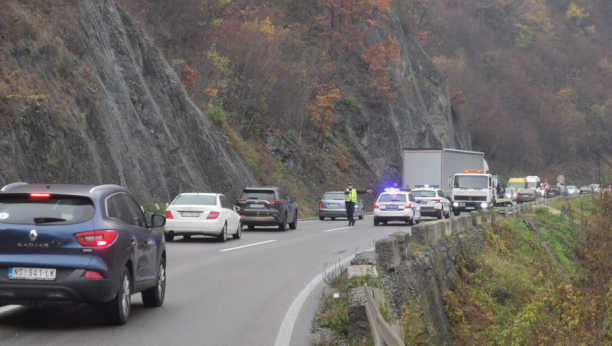 Prvomajski kolaps na putevima u BiH: Duga čekanja na prelazima i obustave saobraćaja