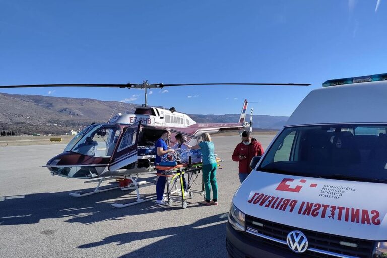 Hitna evakuacija iz Foče: Pacijent helikopterom prebačen u Banjaluku