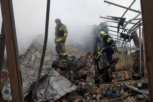 Žestok napad Rusa: Stravični gubici, uništeni vojni aerodromi i potrojenja dronova VIDEO