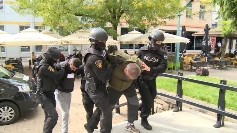 Akcija u Prijedoru i Sanskom Mostu: Uhapšeno 17 policajaca