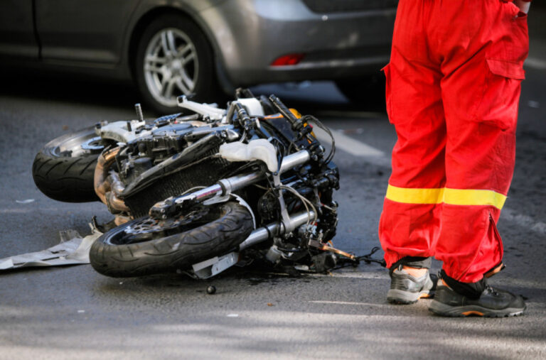 Sudar motora i automobila u Šapcu: Povređeno šest osoba