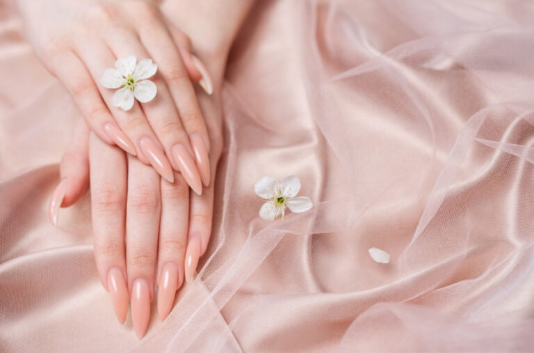 Nježno i hipnotišuće: Da li ste čuli za viralne "marine nails"?