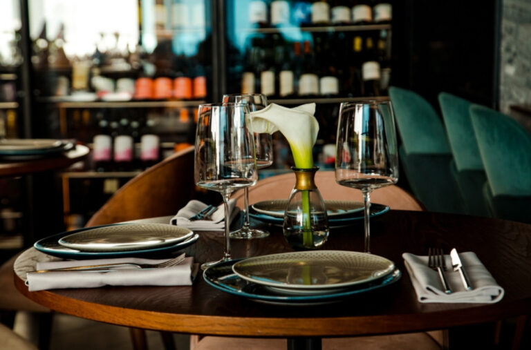 Vlasnik restorana uzeo novac iz teglice za napojnice: Našao bizarnu poruku FOTO
