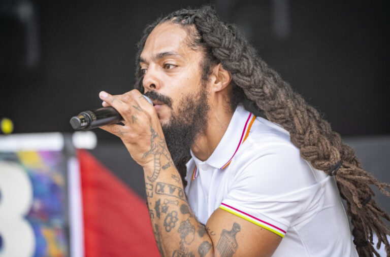 Bend šokirao izjavom na slavnom festivalu: „Smrt izraelskoj vojsci“ FOTO/VIDEO
