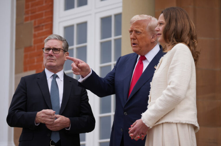 Donald Tramp flertovao sa suprugom britanskog premijera: „Uvaliću se u nevolju“ VIDEO