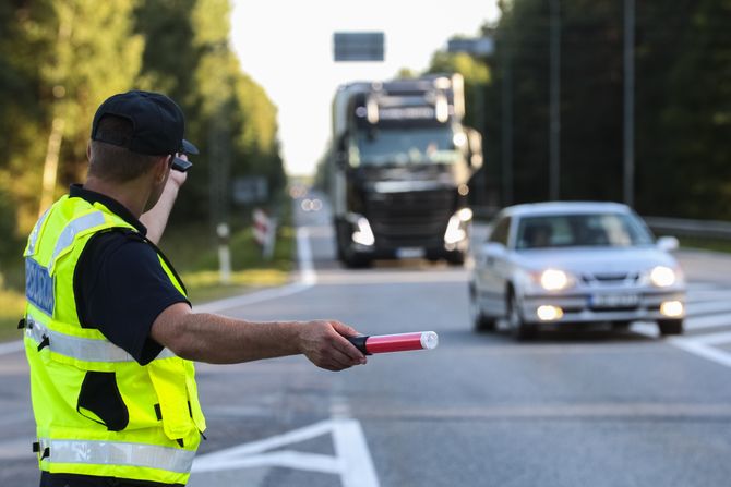 Haos na auto-putu; Potpuno obustavljen saobraćaj u smjeru Novi Sad-Beograd